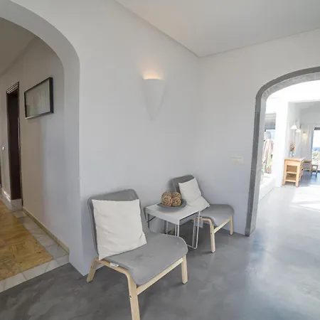 Impressive | 3 Bedrooms | Magatsuhi | Spacious Sun Terrace | Outdoor Pool, Hot Tub And Bbq | Montana Roja Playa Blanca (Lanzarote)