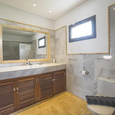Villa Impressive | 3 Bedrooms | Magatsuhi | Spacious Sun Terrace | Outdoor Pool, Hot Tub And Bbq | Montana Roja Playa Blanca (Lanzarote)