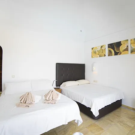 Impressive | 3 Bedrooms | Magatsuhi | Spacious Sun Terrace | Outdoor Pool, Hot Tub And Bbq | Montana Roja Playa Blanca (Lanzarote)