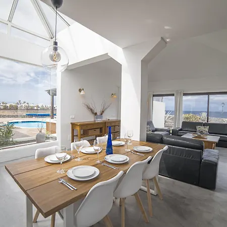 Impressive | 3 Bedrooms | Magatsuhi | Spacious Sun Terrace | Outdoor Pool, Hot Tub And Bbq | Montana Roja * Playa Blanca (Lanzarote)