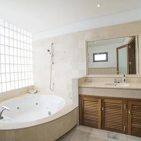 Villa Impressive | 3 Bedrooms | Magatsuhi | Spacious Sun Terrace | Outdoor Pool, Hot Tub And Bbq | Montana Roja Playa Blanca (Lanzarote)