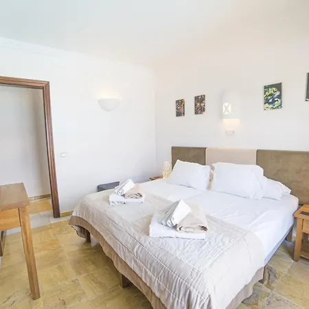 Impressive | 3 Bedrooms | Magatsuhi | Spacious Sun Terrace | Outdoor Pool, Hot Tub And Bbq | Montana Roja Villa Playa Blanca (Lanzarote)