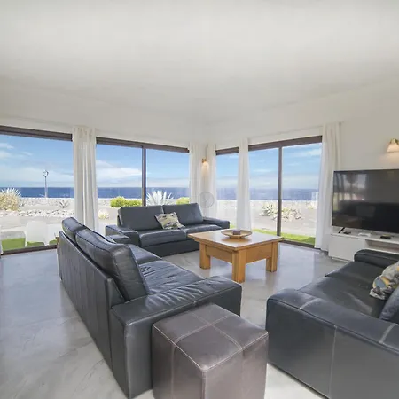 Impressive | 3 Bedrooms | Magatsuhi | Spacious Sun Terrace | Outdoor Pool, Hot Tub And Bbq | Montana Roja Villa *