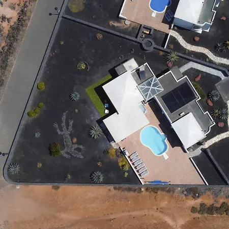 Impressive | 3 Bedrooms | Magatsuhi | Spacious Sun Terrace | Outdoor Pool, Hot Tub And Bbq | Montana Roja Villa Playa Blanca (Lanzarote)