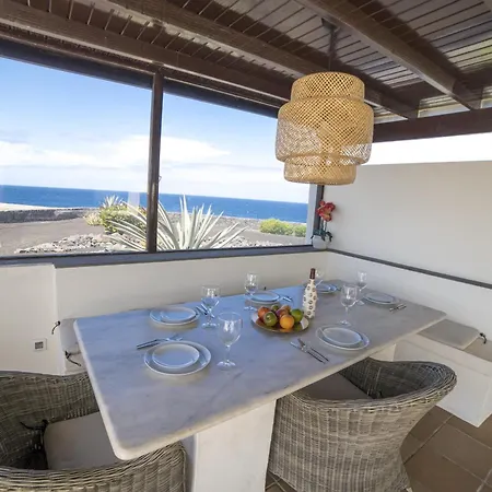 Impressive | 3 Bedrooms | Magatsuhi | Spacious Sun Terrace | Outdoor Pool, Hot Tub And Bbq | Montana Roja * Playa Blanca (Lanzarote)