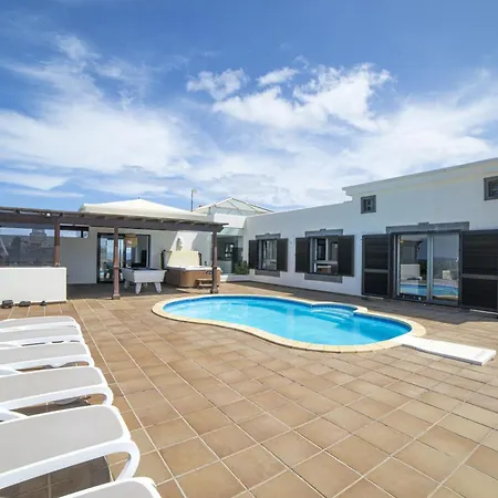 Villa Impressive | 3 Bedrooms | Magatsuhi | Spacious Sun Terrace | Outdoor Pool, Hot Tub And Bbq | Montana Roja