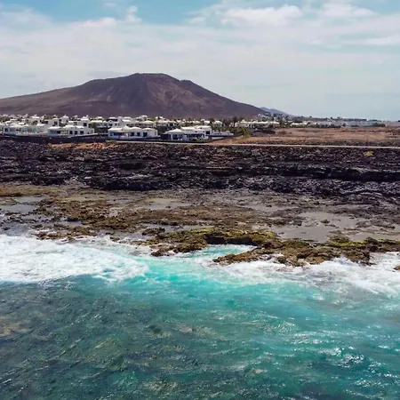 Impressive | 3 Bedrooms | Magatsuhi | Spacious Sun Terrace | Outdoor Pool, Hot Tub And Bbq | Montana Roja * Playa Blanca (Lanzarote)